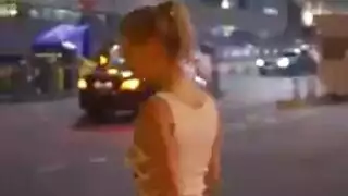 ثلاث خادمات مثيرة تمارس الجنس مع قضيب اصطناعي عملاق