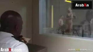 الينا انجل في السجن مترجم