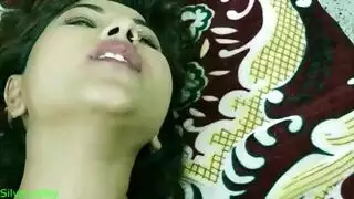 ربة منزل متلهفة تمارس الجنس مع جارها الوسيم في فيلم إباحي