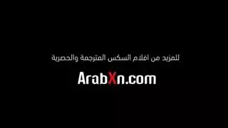 فتاة صغيرة تأخذ قضيب والدها في إباحية محارم صريحة