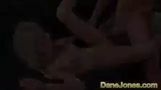 تدليك جنسي يتحول إلى دق مهبلها الضيق حتى تصرخ