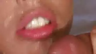 مغربية القذف في فمها