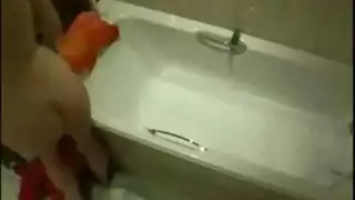 تستمني على حبيبها برومنسية