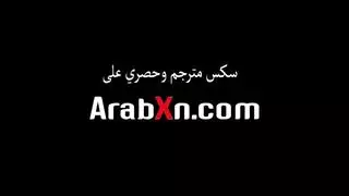 الأم الساخنة سيرين تمنح شابها مكافأة بورن كاملة خاصة