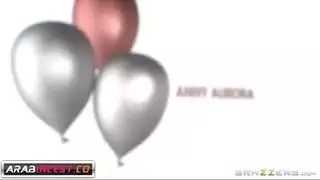 فتاة عيد الميلاد تفقد عذريتها في أول ظهور لها إباحي