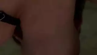 العشاق يمارسون الجنس العنيف مع المص العميق والنيك الخشن