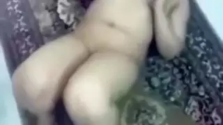 خيال ربة المنزل العربية العاهرة يتحقق في فيلم إباحي عاطفي مع زوجها