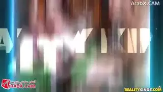 أم مثيرة قوية تؤكد سلطتها بجنس عنيف