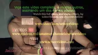 جوني لوكو في علاقة جنسية جماعية مع المتحررات في نادي سوينغ