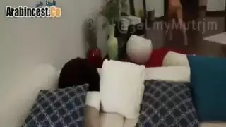 المحرم العائلي: الأب يسيطر على فتاته المستسلمة