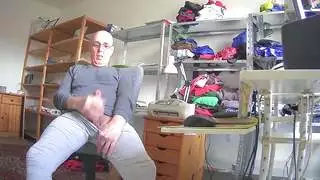 أشد منظر علوي: جلسة جنس سمراء في السروال الرياضي