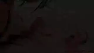 إباحية شغوفة: أصابع مراهقة تعمل على قضيب سميك
