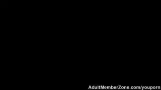 امرأة ذات شعر أحمر تمارس الجنس عن طريق الفم