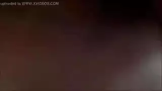 الديوث الزميل: يشاهد أصدقاءه يلتهمون فرجها