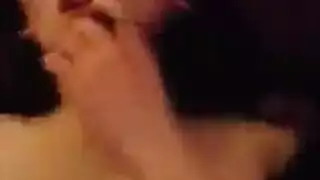 الوقت المناسب لنموذج الشباب هو اللعب بوسها الوردي ضيق ونشر شفتيها واسعة جدا