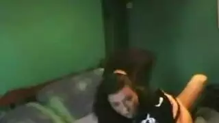 رحل يحلق شعر العانه لاهمه