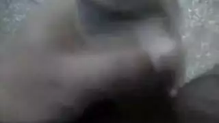 يستحم إيغور مع رفاقه ويحفرهم بأدوات مختلفة