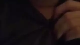 مريضة مثيرة تعلم معالجها درساً إباحياً بيديها
