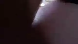 أثداء فاتنة وشرج مفتوح في مشهد جنس عنيف