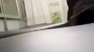 طبيبة حارة لا تقاوم اللعب بقضيب مريض كبير
