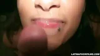 صديق يضاجع مؤخرتي ومهبلي في ثريصوم إكس إكس إكس