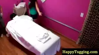 صبي خاضع مقيد بالعفة مع ألعاب هزازة