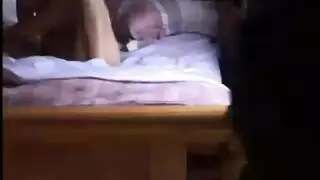 فرج عذراء يتم ضربه بقوة بقضيب كبير
