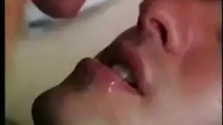 خرز شرجي مخفي يُسحب أثناء وضعية الكلب