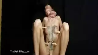 ابن وام تمارين على جسمه