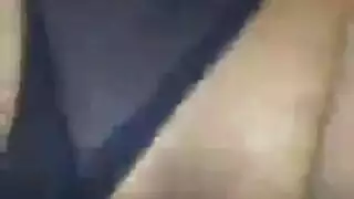 استمناء منفرد في حوض الاستحمام مع فتاة مثيرة