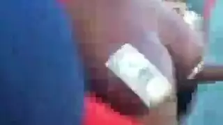 زنجي مدرب اللياقة البدنية