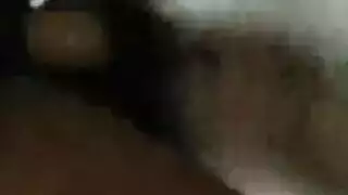 مراهقة صغيرة مرتدية جوارب سوداء تتعرض لجنس فموي قاسي وقذف على الوجه