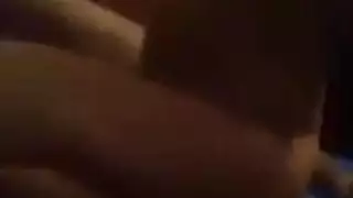 شيكا لطيف تشيكا يضع لامتصاص