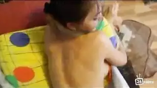 بنت تمتص قضيب بنت