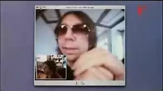 فتاه نايمه على الارض