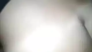 فتاة عربية كبيرة الصدر في فيلم إباحي شرجي صارخ