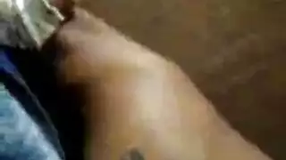 فرج فتاة صغيرة محلوق يحصل على جماع قاسي جماعي