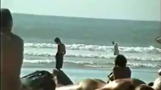 يسبح عاري في البحرtc2wyempcg4h