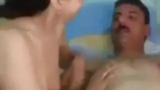 سكس مصري زانق ولد خالته المنقبة في المطبخ