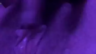 العاهرة المسمرة تحب الجنس القاسي والقذف داخلها