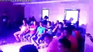 جماع صريح في التاكسي: تينا تئن وتنزل في المقعد الخلفي