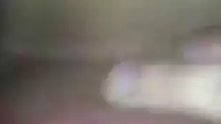 عاهرة شابة مكبلة وتمارس الجنس الفموي بعنف من قبل الشرطة