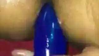 فتاة ممتلئة الصدر تتعرى وتستمني في الهواء الطلق بنيويورك