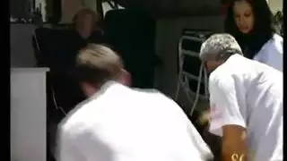 زوج يشاهد زوته