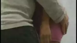 شخص ينيك في الباص مراهبة صغيرة
