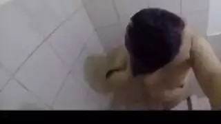 تخلع ملابسها الخضراء للاستمتاع ببعض المرح الجنسي الصريح