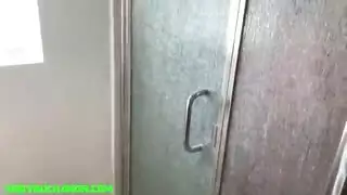 اب يغتصب بنته وهي غصب