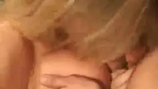 شقراء مستقيم يستحم بعض الأزرار