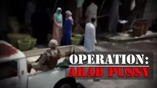 جولة من الغنائم طاقم من الجنود الأمريكيين يلتقطون بعض كس العرب
