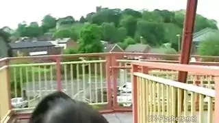 رجل ناضج يستمتع بوليمة شهوانية من الثدي